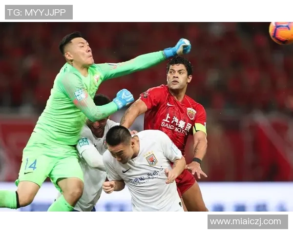 2018年鲁能与上港激战回顾：精彩瞬间与战术分析全记录